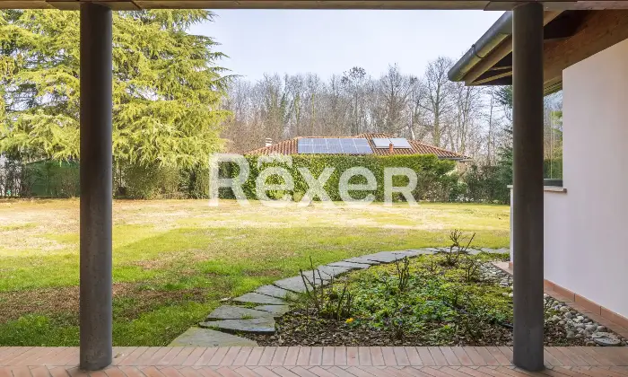 Rexer-Arsago-Seprio-Villa-singola-con-giardino-ampio-e-curato-Box