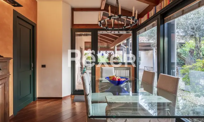 Rexer-Arsago-Seprio-Villa-singola-con-giardino-ampio-e-curato-Soggiorno