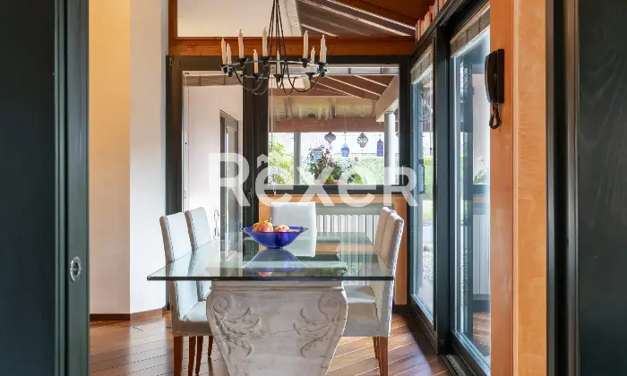 Rexer-Arsago-Seprio-Villa-singola-con-giardino-ampio-e-curato-Soggiorno