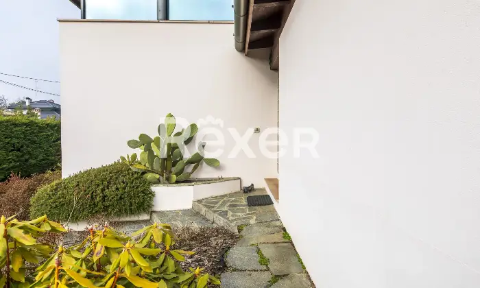 Rexer-Arsago-Seprio-Villa-singola-con-giardino-ampio-e-curato-Esterno