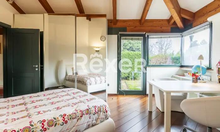 Rexer-Arsago-Seprio-Villa-singola-con-giardino-ampio-e-curato-Camera-da-letto