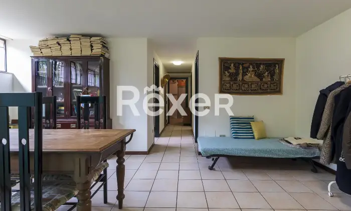 Rexer-Arsago-Seprio-Villa-singola-con-giardino-ampio-e-curato-Taverna