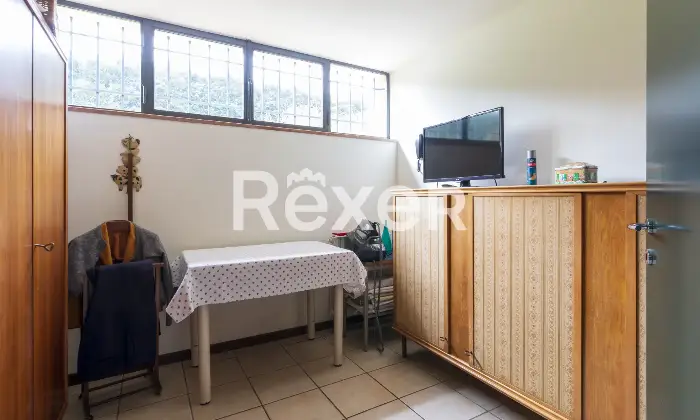 Rexer-Arsago-Seprio-Villa-singola-con-giardino-ampio-e-curato-Taverna