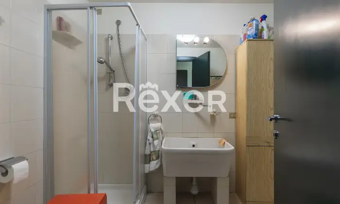 Rexer-Arsago-Seprio-Villa-singola-con-giardino-ampio-e-curato-Bagno