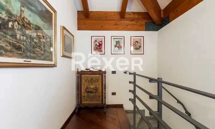 Rexer-Arsago-Seprio-Villa-singola-con-giardino-ampio-e-curato-Scala