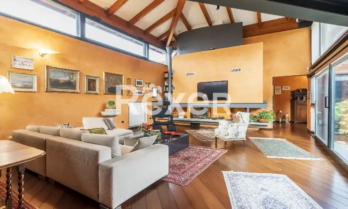 Rexer-Arsago-Seprio-Villa-singola-con-giardino-ampio-e-curato-Soggiorno