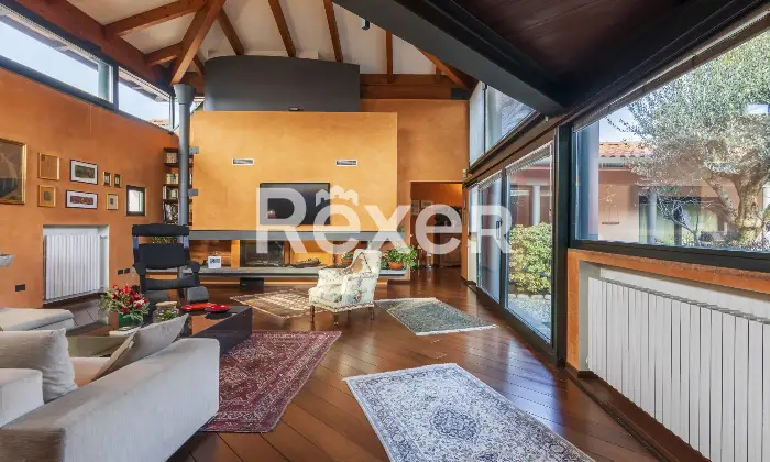 Rexer-Arsago-Seprio-Villa-singola-con-giardino-ampio-e-curato-Soggiorno