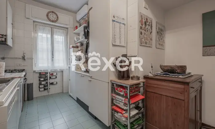 Rexer-Roma-NUDA-PROPRIETA-Appartamento-al-sesto-e-ultimo-piano-Cucina