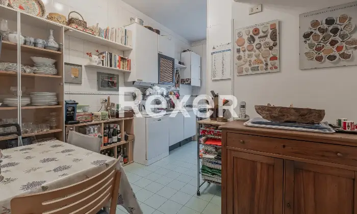 Rexer-Roma-NUDA-PROPRIETA-Appartamento-al-sesto-e-ultimo-piano-Cucina