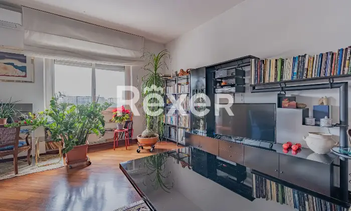 Rexer-Roma-NUDA-PROPRIETA-Appartamento-al-sesto-e-ultimo-piano-Soggiorno