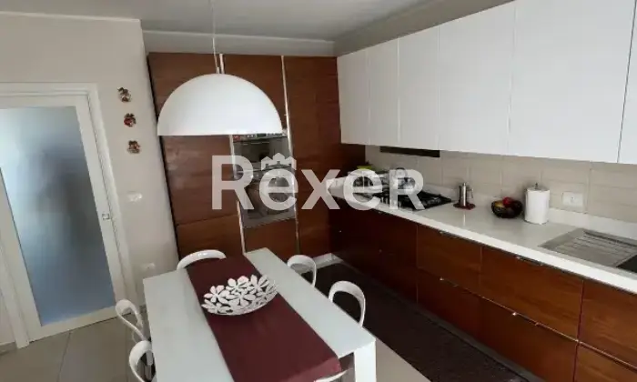 Rexer-Cagli-Villetta-a-schiera-con-ampi-spazi-esterni-e-vista-panoramica-Cucina