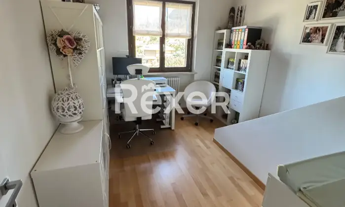 Rexer-Cagli-Villetta-a-schiera-con-ampi-spazi-esterni-e-vista-panoramica-Studio