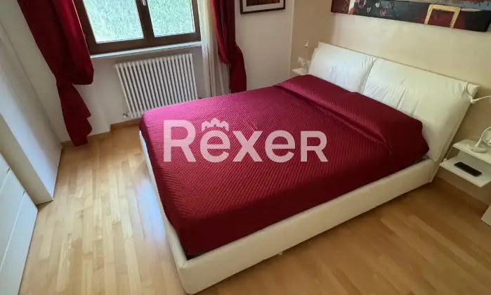 Rexer-Cagli-Villetta-a-schiera-con-ampi-spazi-esterni-e-vista-panoramica-Camera-da-letto-matrimoniale