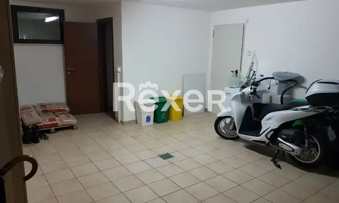 Rexer-Cagli-Villetta-a-schiera-con-ampi-spazi-esterni-e-vista-panoramica-Box