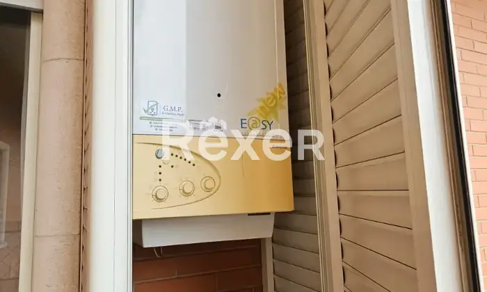 Rexer-Foggia-Quadrilocale-luminoso-via-Padre-Antonio-Da-Olivadi-Macchia-Gialla-Balcone