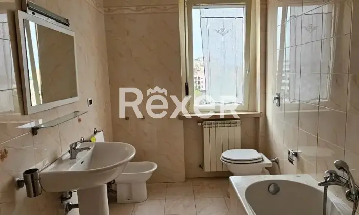 Rexer-Foggia-Quadrilocale-luminoso-via-Padre-Antonio-Da-Olivadi-Macchia-Gialla-Bagno