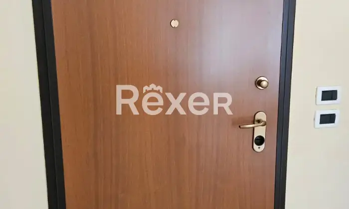 Rexer-Foggia-Quadrilocale-luminoso-via-Padre-Antonio-Da-Olivadi-Macchia-Gialla-Ingresso