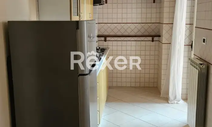 Rexer-Foggia-Quadrilocale-luminoso-via-Padre-Antonio-Da-Olivadi-Macchia-Gialla-Cucina