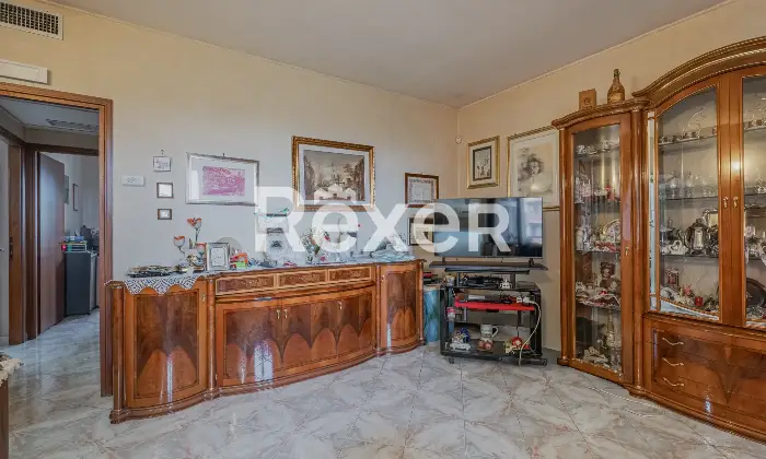 Rexer-Roma-Grazioso-Trilocale-con-terrazzo-panoramico-Salone