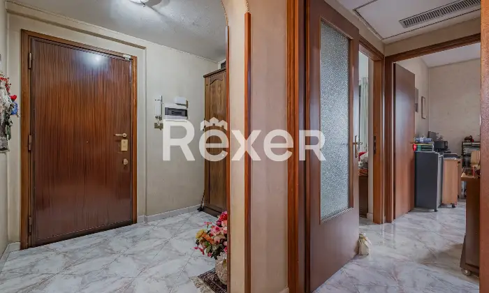Rexer-Roma-Grazioso-Trilocale-con-terrazzo-panoramico-Ingresso