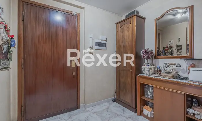 Rexer-Roma-Grazioso-Trilocale-con-terrazzo-panoramico-Ingresso