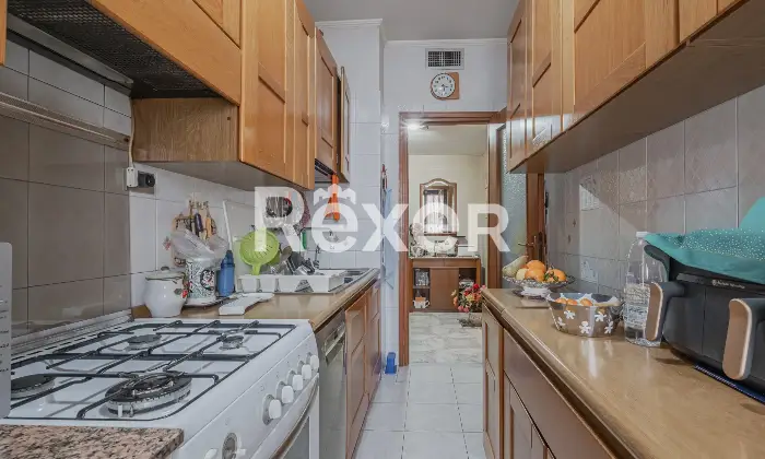 Rexer-Roma-Grazioso-Trilocale-con-terrazzo-panoramico-Cucina
