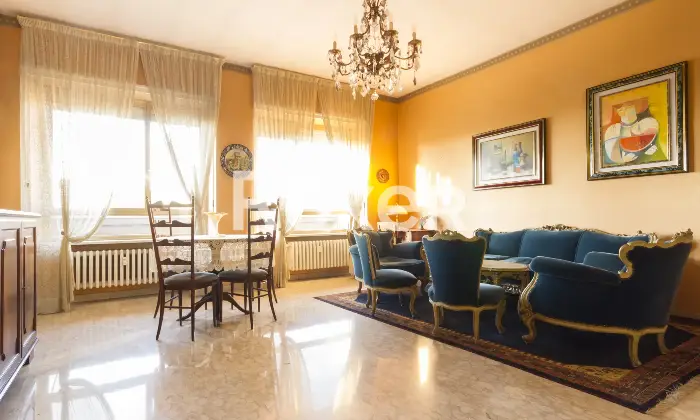 Rexer-Torino-Pentalocale-con-due-box-auto-Altro