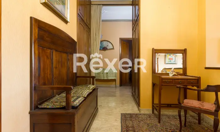 Rexer-Torino-Pentalocale-con-due-box-auto-Altro