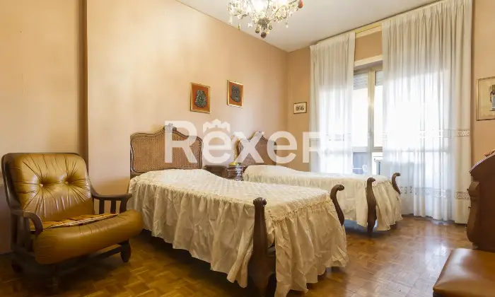 Rexer-Torino-Pentalocale-con-due-box-auto-Altro