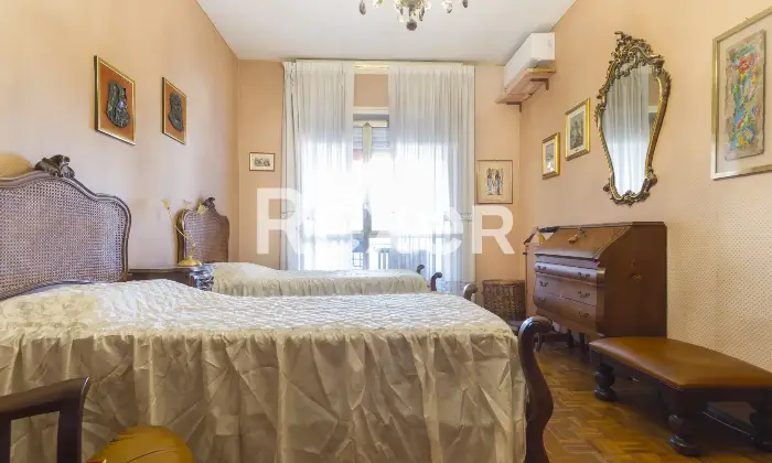 Rexer-Torino-Pentalocale-con-due-box-auto-Altro