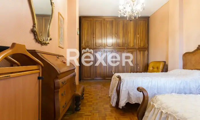 Rexer-Torino-Pentalocale-con-due-box-auto-Altro