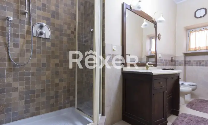 Rexer-Torino-Pentalocale-con-due-box-auto-Altro