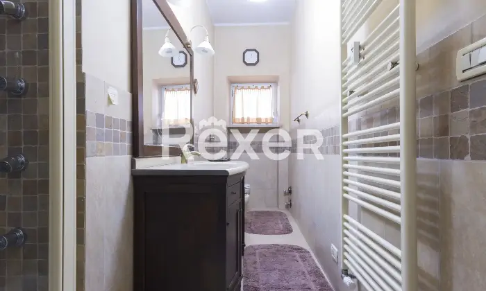 Rexer-Torino-Pentalocale-con-due-box-auto-Altro