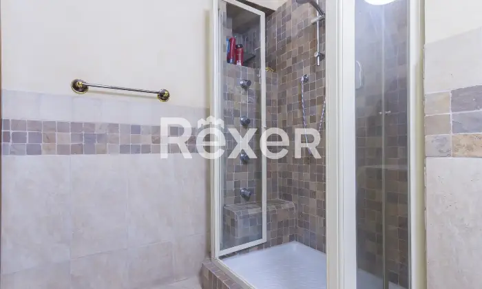 Rexer-Torino-Pentalocale-con-due-box-auto-Altro