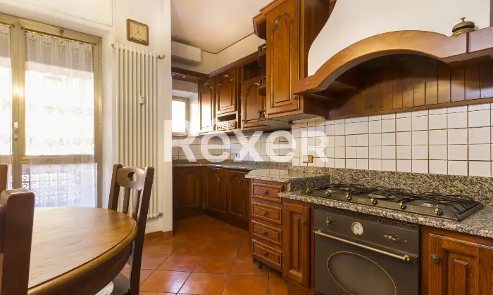 Rexer-Torino-Pentalocale-con-due-box-auto-Altro