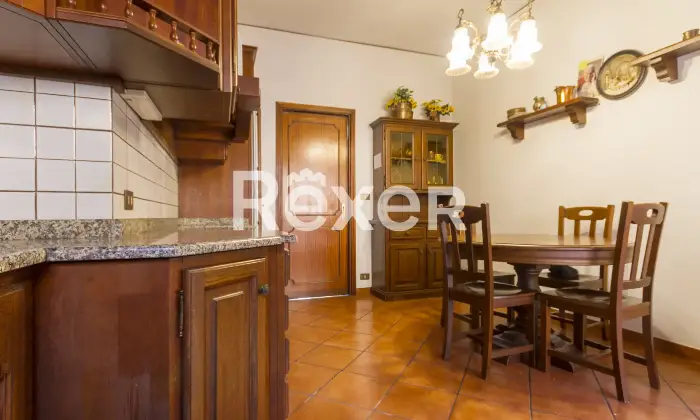 Rexer-Torino-Pentalocale-con-due-box-auto-Altro