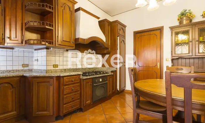 Rexer-Torino-Pentalocale-con-due-box-auto-Altro