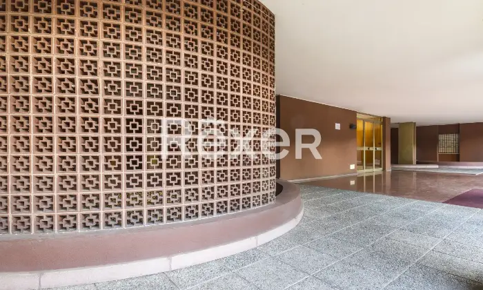 Rexer-Torino-Pentalocale-con-due-box-auto-Altro