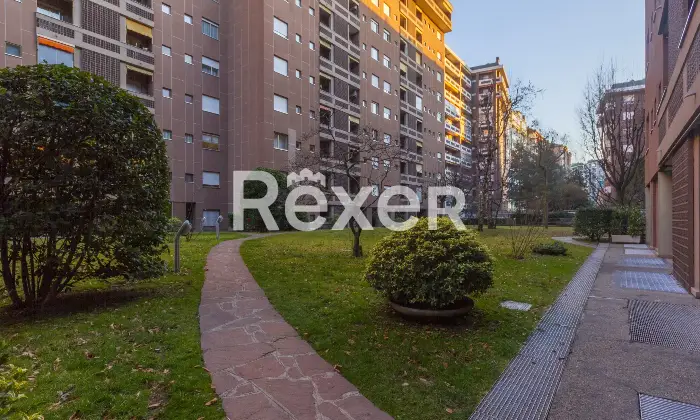 Rexer-Torino-Pentalocale-con-due-box-auto-Altro