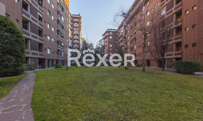 Rexer-Torino-Pentalocale-con-due-box-auto-Altro