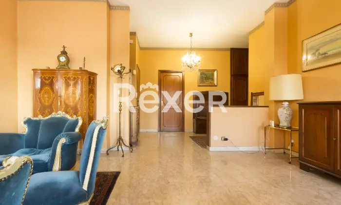 Rexer-Torino-Pentalocale-con-due-box-auto-Altro