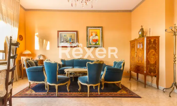 Rexer-Torino-Pentalocale-con-due-box-auto-Altro