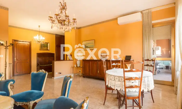 Rexer-Torino-Pentalocale-con-due-box-auto-Altro