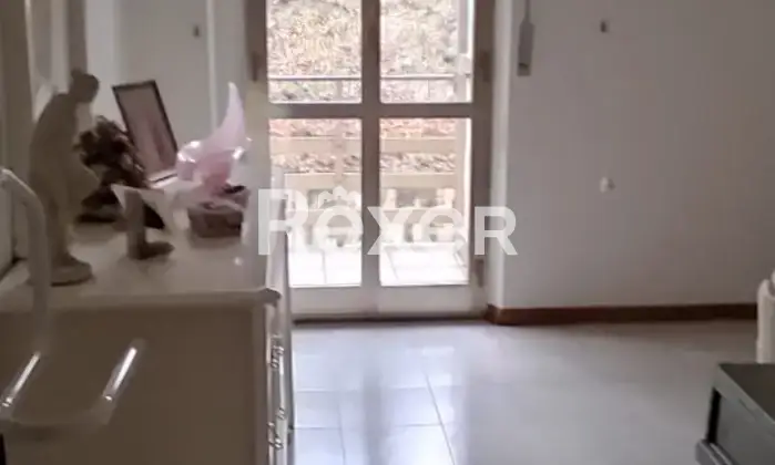 Rexer-Villa-Santa-Maria-Ampio-appartamento-con-doppio-ingresso-balconi-e-posto-auto-in-piccolo-stabile-Altro