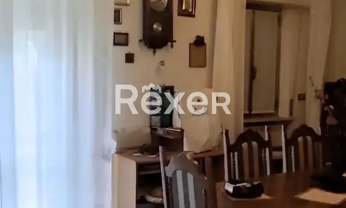 Rexer-Villa-Santa-Maria-Ampio-appartamento-con-doppio-ingresso-balconi-e-posto-auto-in-piccolo-stabile-Altro