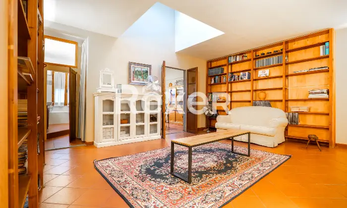 Rexer-Firenze-Firenze-centro-storicoSanto-Ambrogio-ultimo-piano-Altro