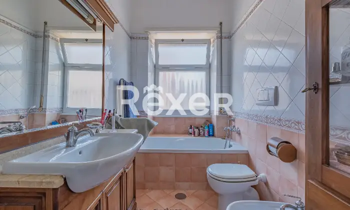 Rexer-Roma-Appio-ClaudioQuadrilocale-con-posto-auto-e-cantina-Altro
