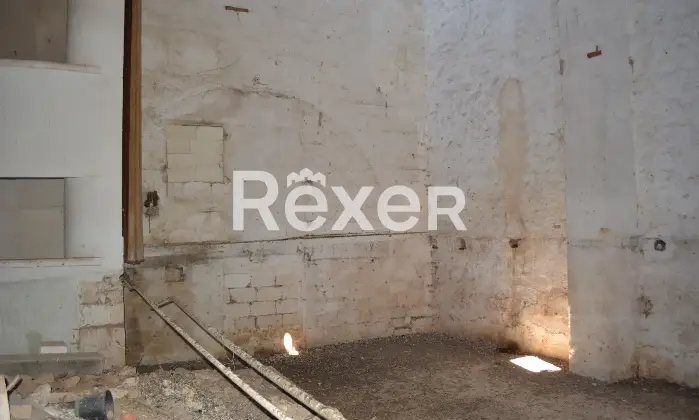 Rexer-Ceglie-Messapica-storico-cinemateatro-Argentieri-nel-centro-di-Ceglie-Messapica-Garage