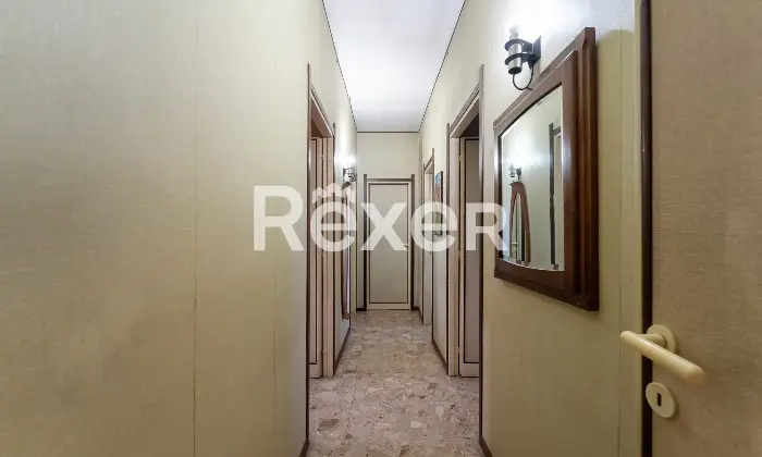 Rexer-Milano-Quattro-locali-con-cantina-e-posto-auto-Altro