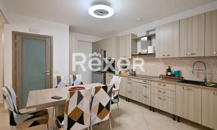 Rexer-Falerna-Marina-Villa-a-schiera-di-recente-costruzione-con-piscina-giardino-e-finiture-moderne-Altro